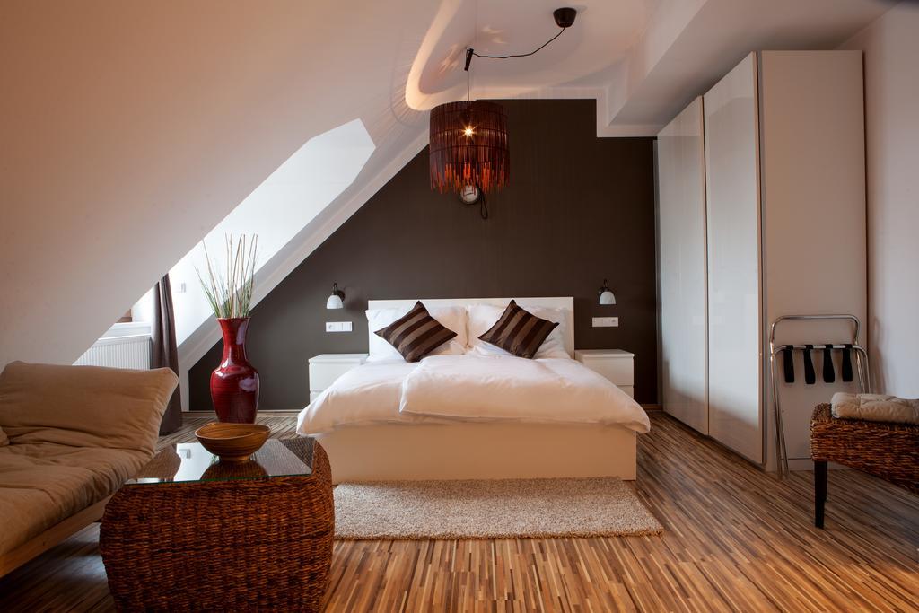 Hotel Koruna Chlumec nad Cidlinou Buitenkant foto