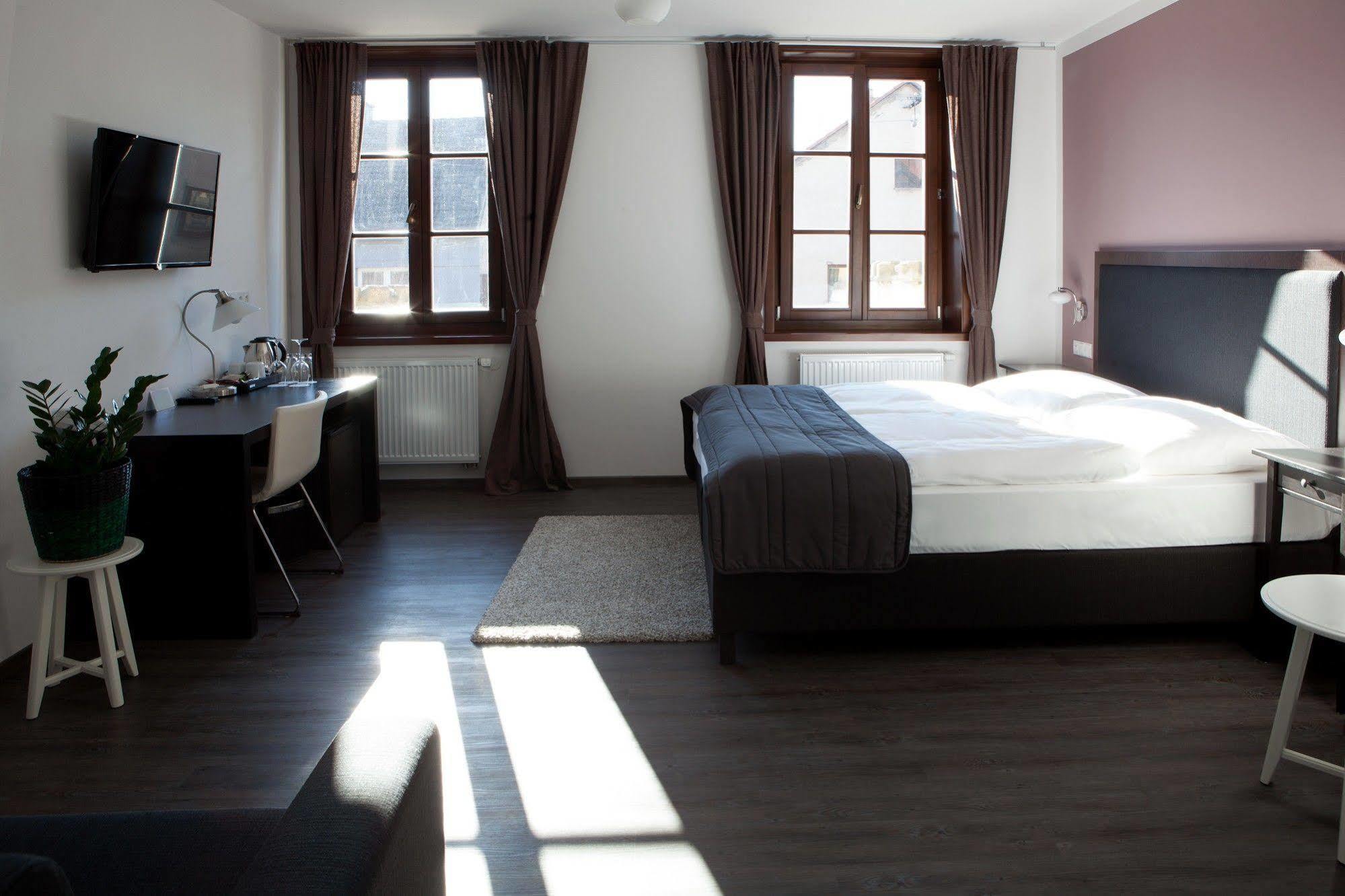 Hotel Koruna Chlumec nad Cidlinou Buitenkant foto